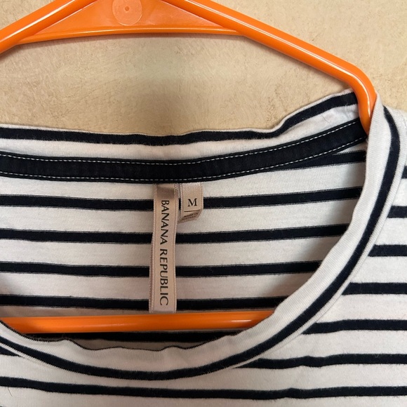 Banana Republic Navy & White Striped Tee quality knit medium summer ready - Picture 3 of 4